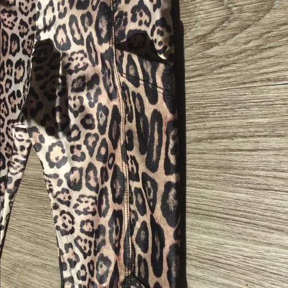 Onzie Women's High Rise Pocket Legging - Picture 7 of 8